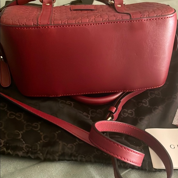 Gucci Red Satchel with Embossed Pattern and Gold Hardware - Picture 4 of 9